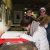 70- luigi e piero - i bambini firmano sul libro de le person dij partigian foto di franco brunetta-800x600